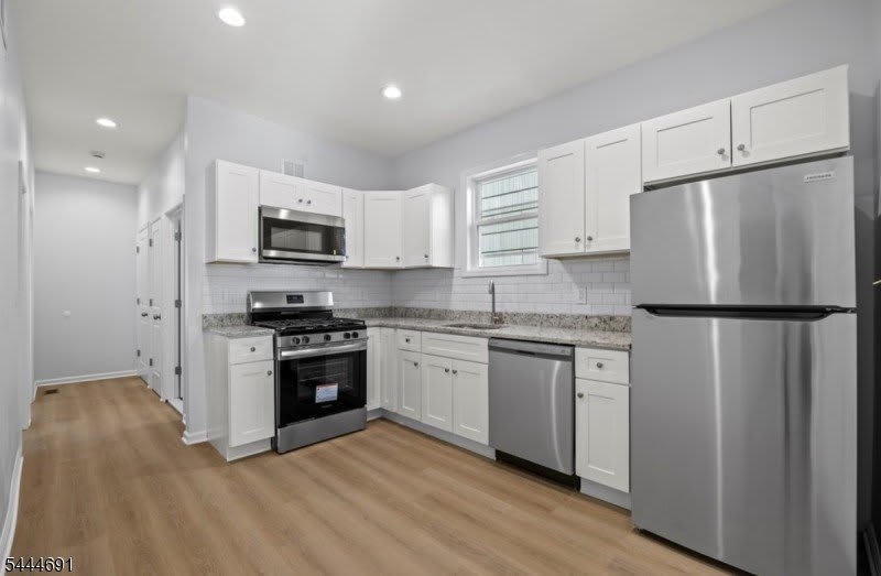 18 Charles St – photo 2