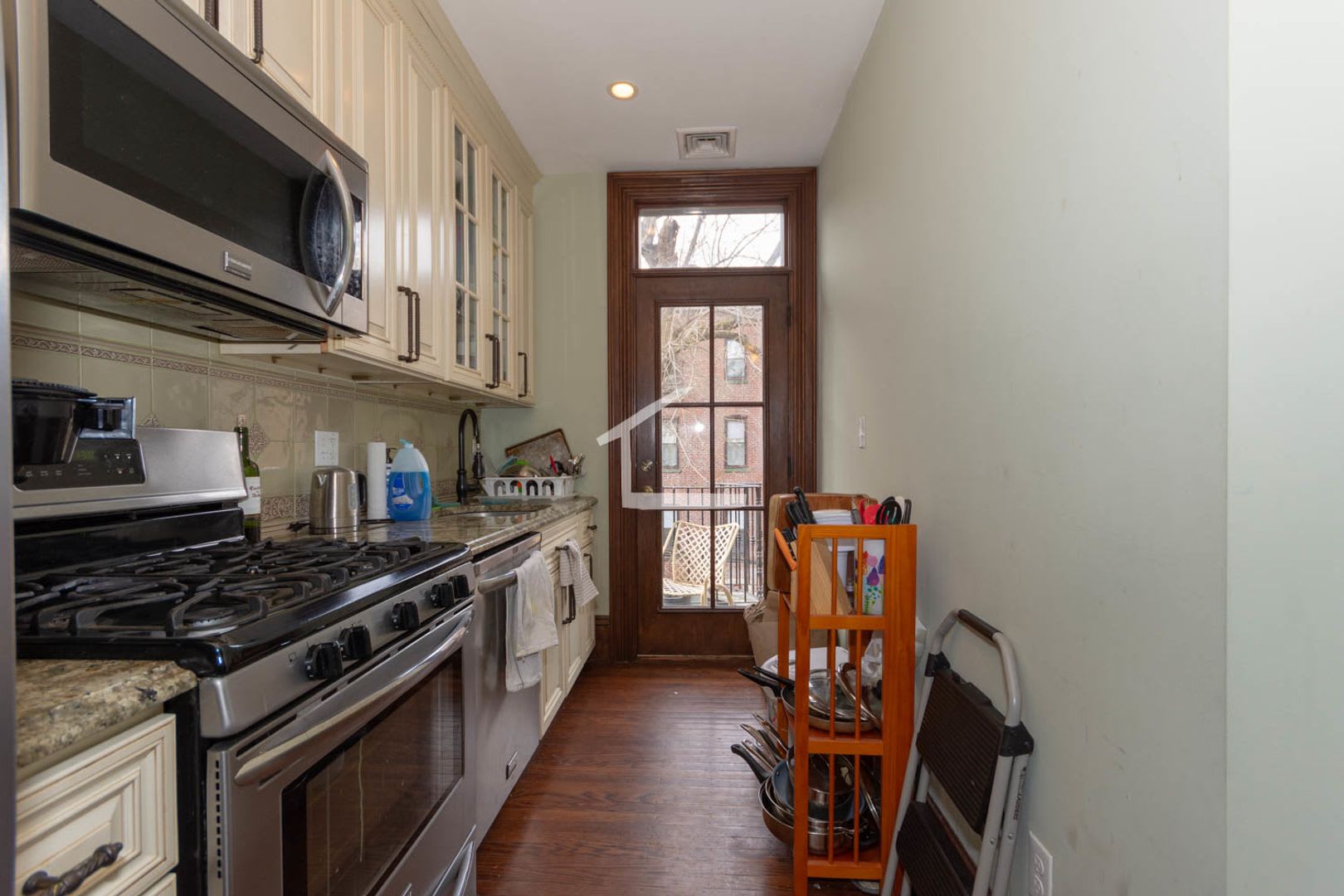 Great 4 Bedroom on Mission Hill – photo 3