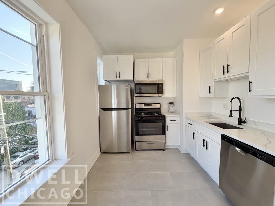 1945 W Augusta Blvd – photo 3
