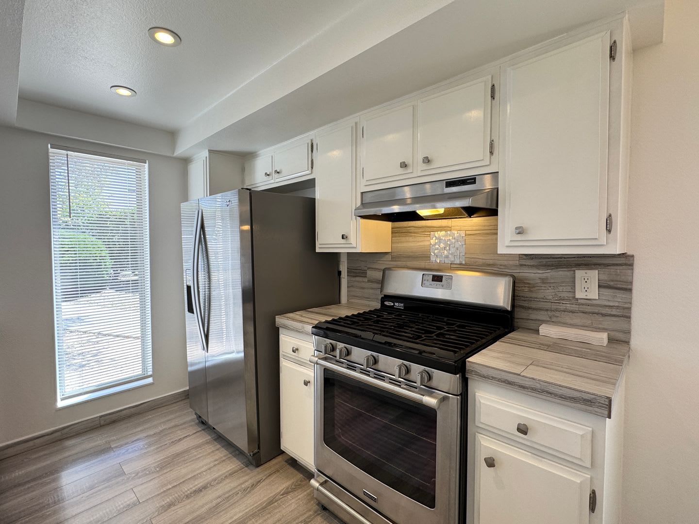 Upgraded 2 Bedroom 1 Bath Condo In Casa Del Cerro Central A C Pool – photo 2