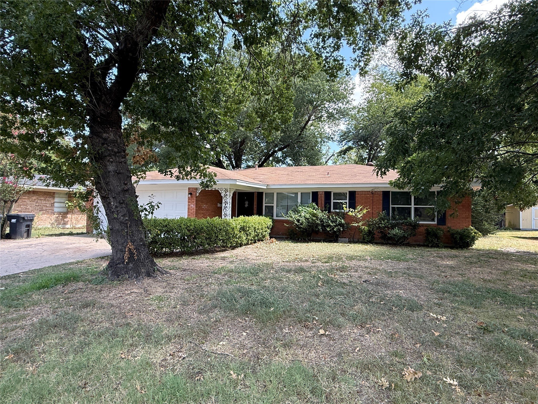 1915 Fairfax Drive – photo 1