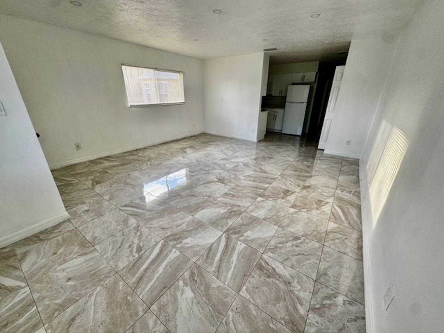 2 bedroom 1.5 bathroom First Floor Condo in Cape Coral – photo 3