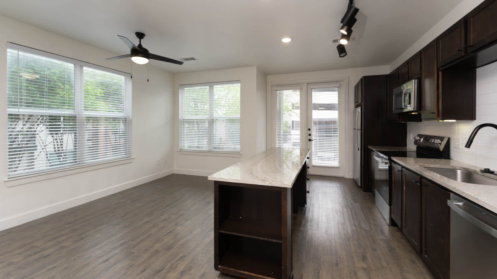 Union at Carrollton Square Apartments – photo 4
