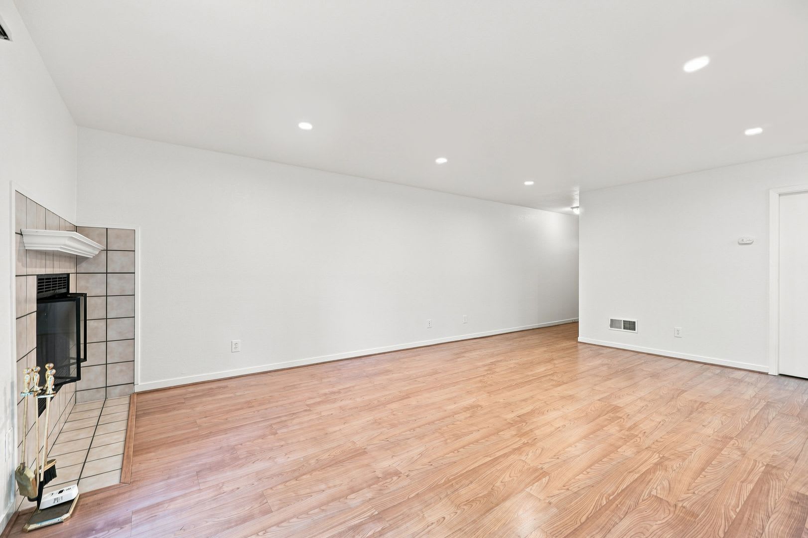 Beautiful Spacious 2-bedroom 2-Bath Townhome in Pleasant Hill! – photo 5