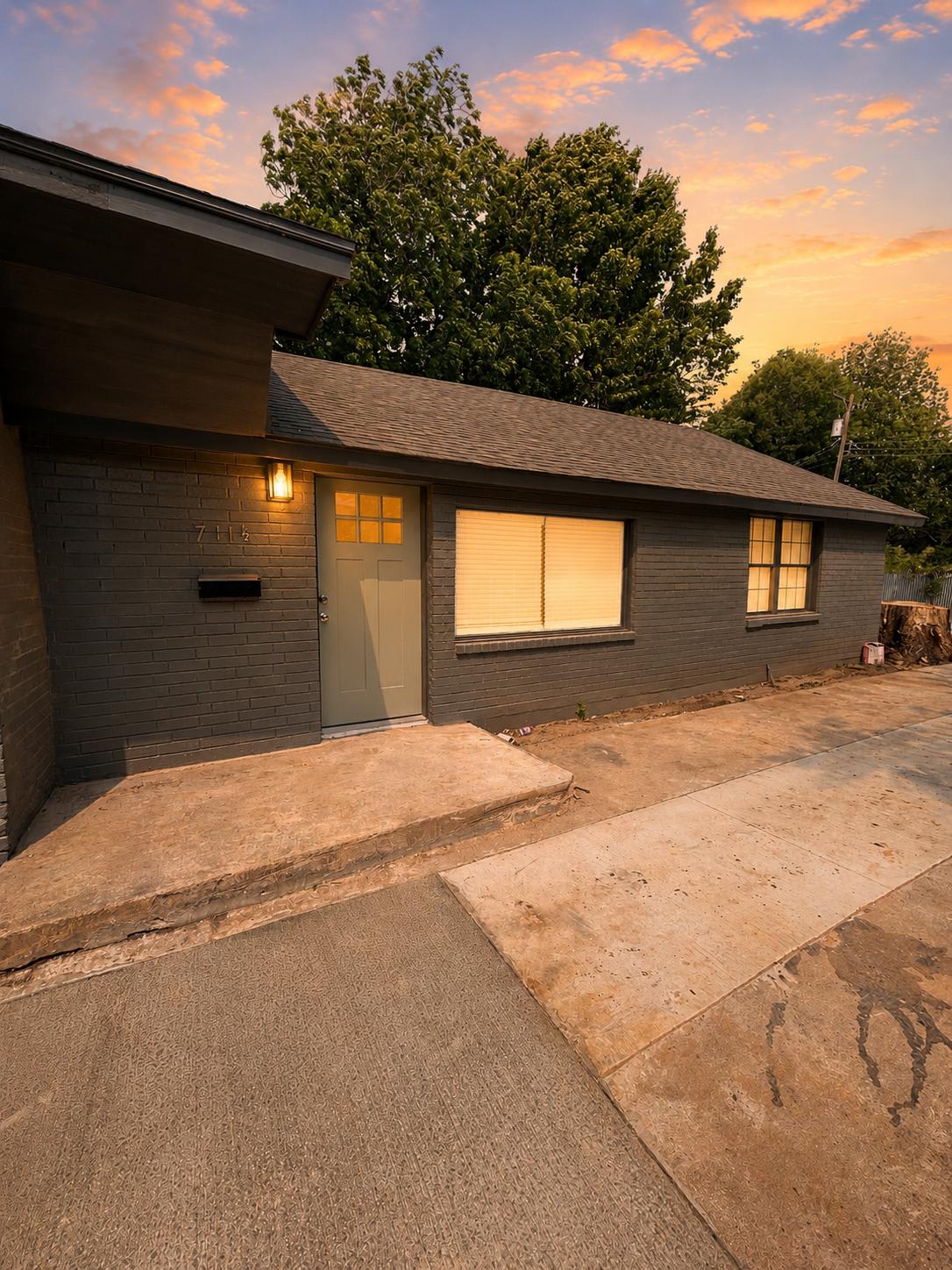 711 1/2 West Hill Street – photo 1
