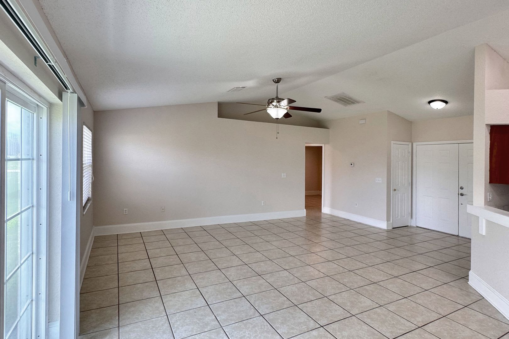 Spacious Three-Bedroom Home in Winter Haven – photo 5