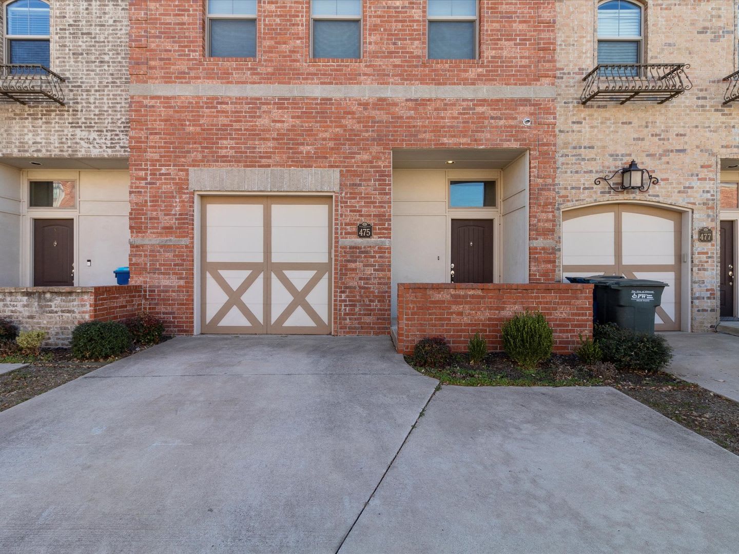 Move In Special Gorgeous Newer 2Br 2 5Ba Townhome – photo 2