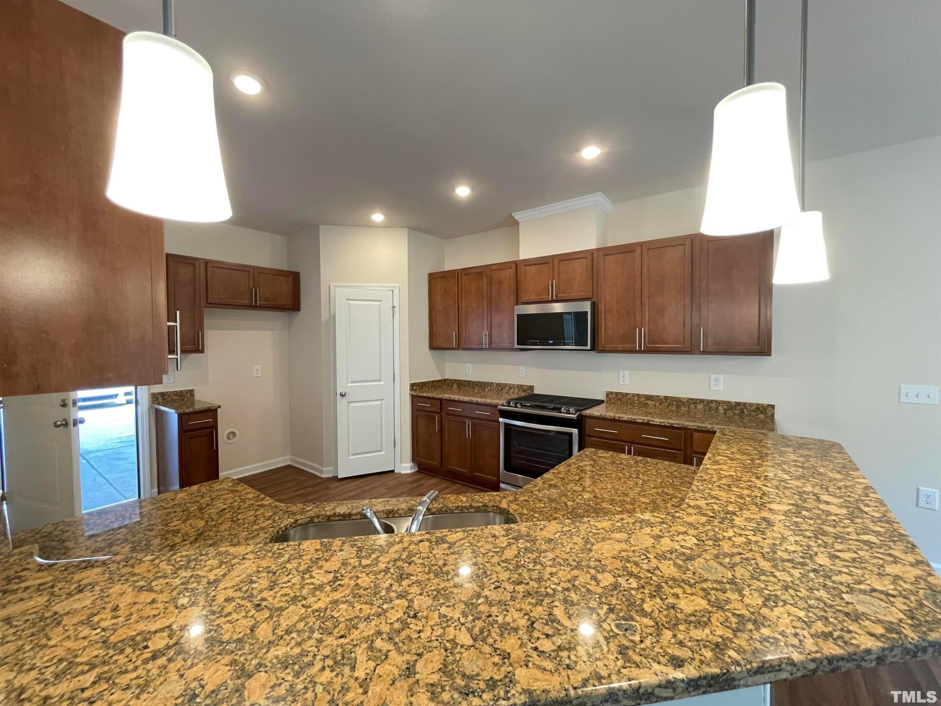 1230 Gemfor Street – photo 4