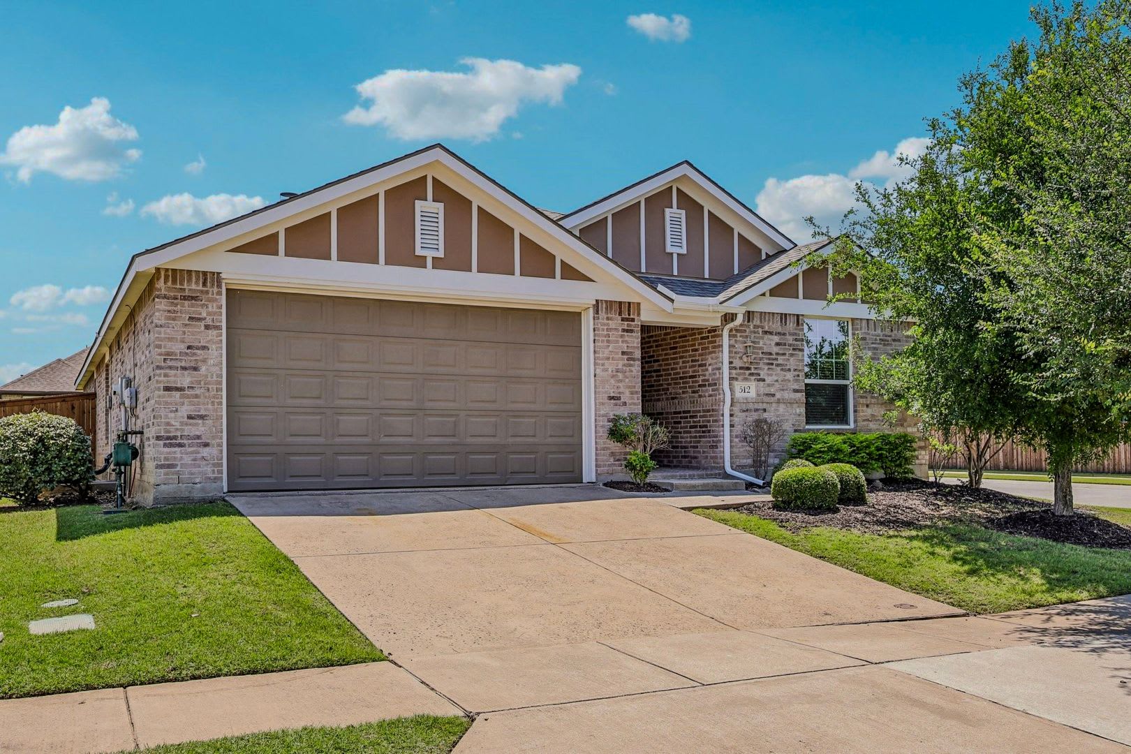 Exquisite 4-Bedroom Home in the Prestigious Light Farms Neighborhood – photo 2