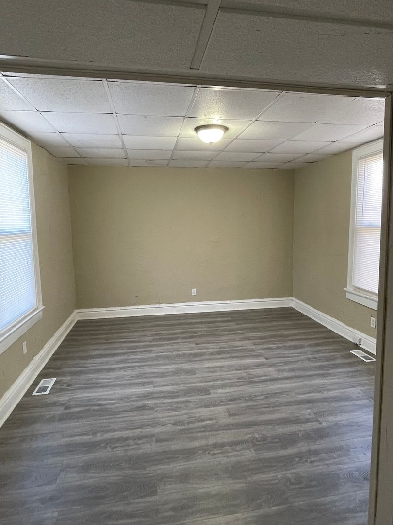 Newly Renovated Three Bedroom One Bath Upstairs Apartment – photo 5