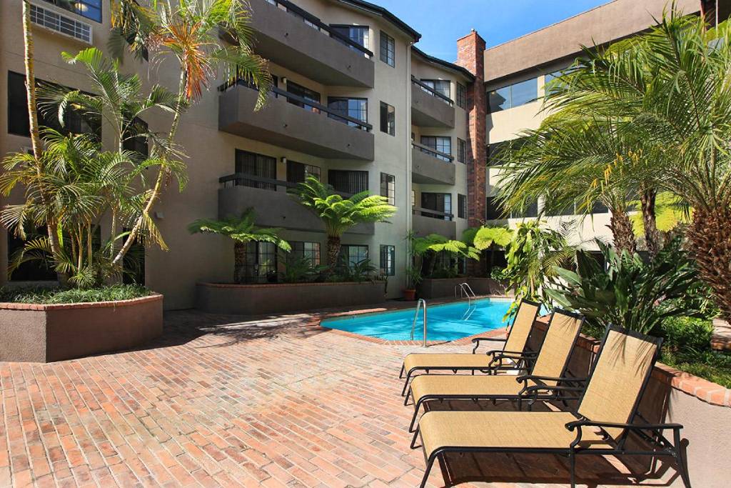 Savoy West Apartments – photo 2