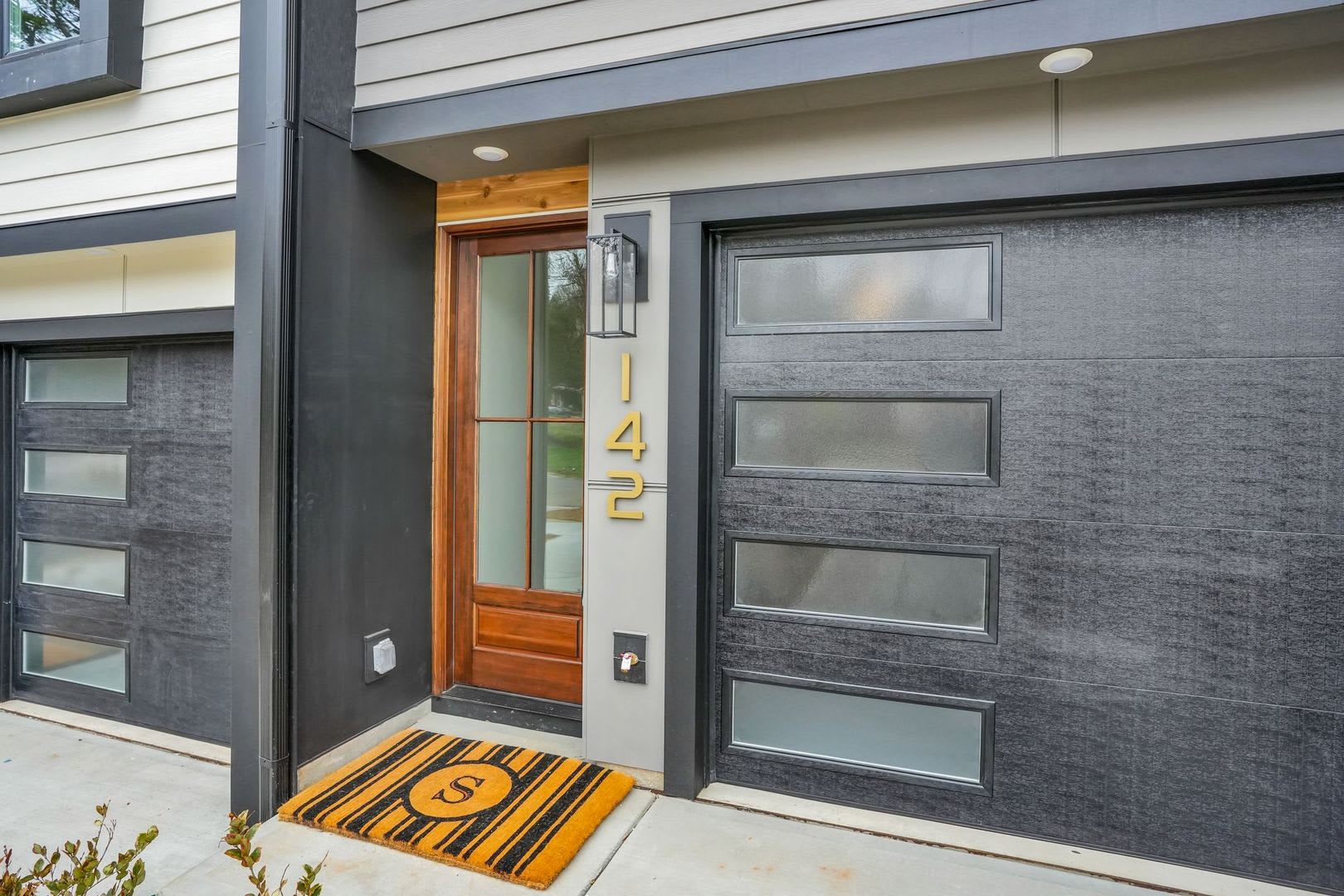 142 Mattoon St – photo 2