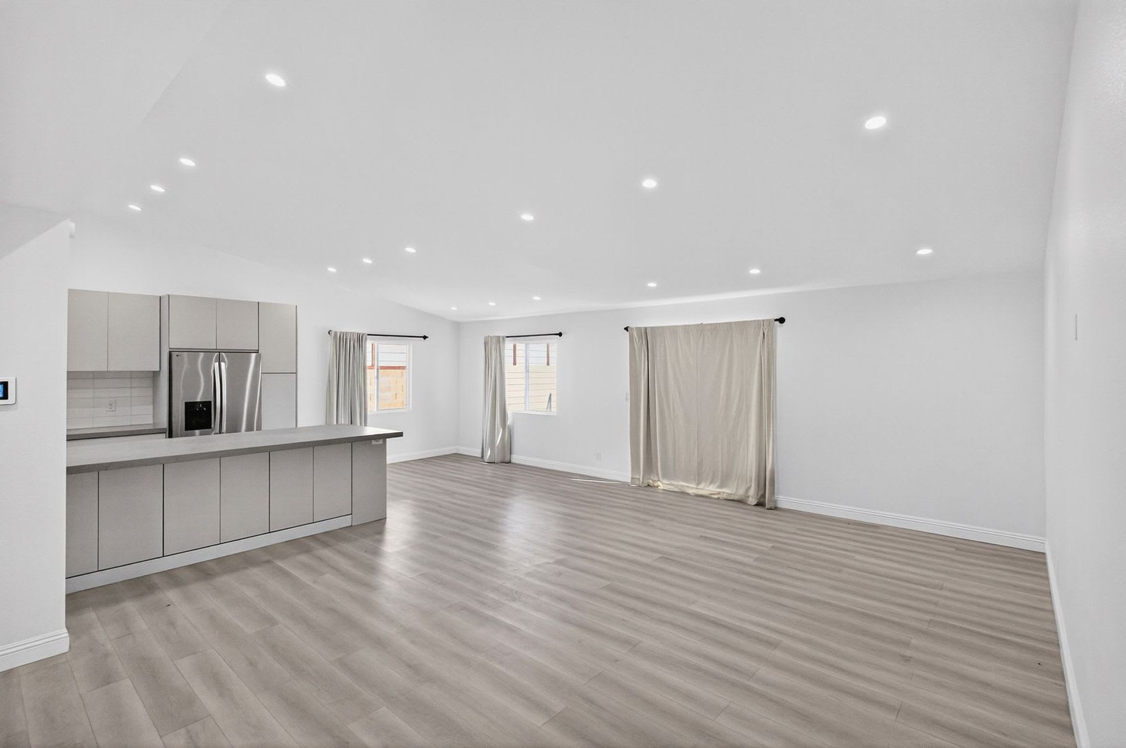 NEWLY RENOVATED SINGLE-STORY HOME LOCATED IN LAS VEGAS – photo 4