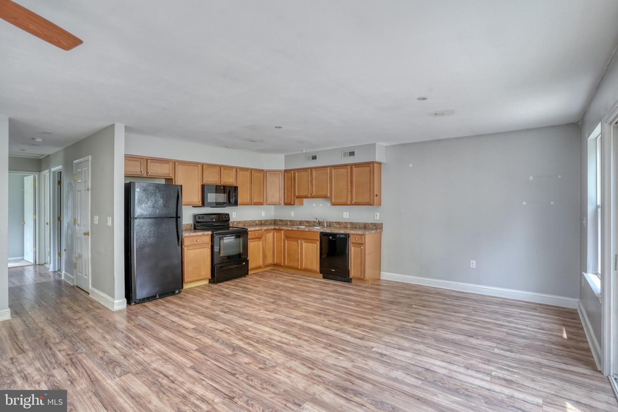 203 HAMILTON Street – photo 3