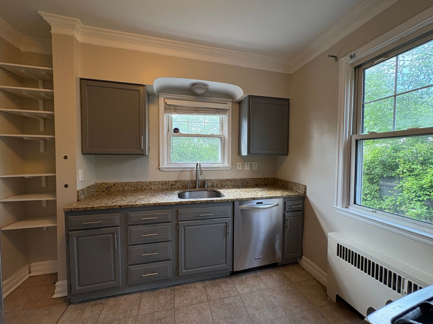3 Bedroom/1.5 bath house with Basement and Fenced Backyard! – photo 2