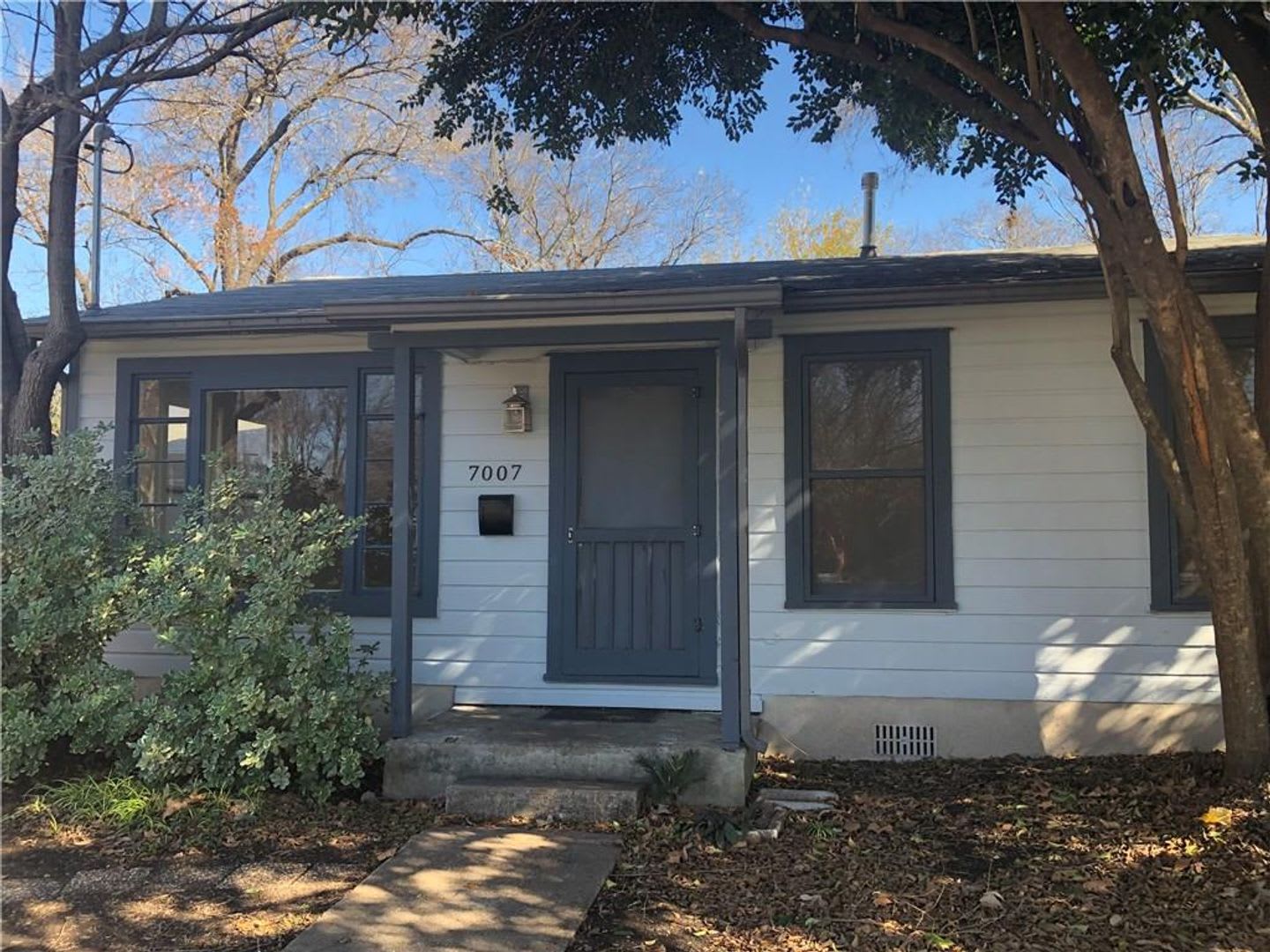 Welcome to your new home at our charming property! – photo 2
