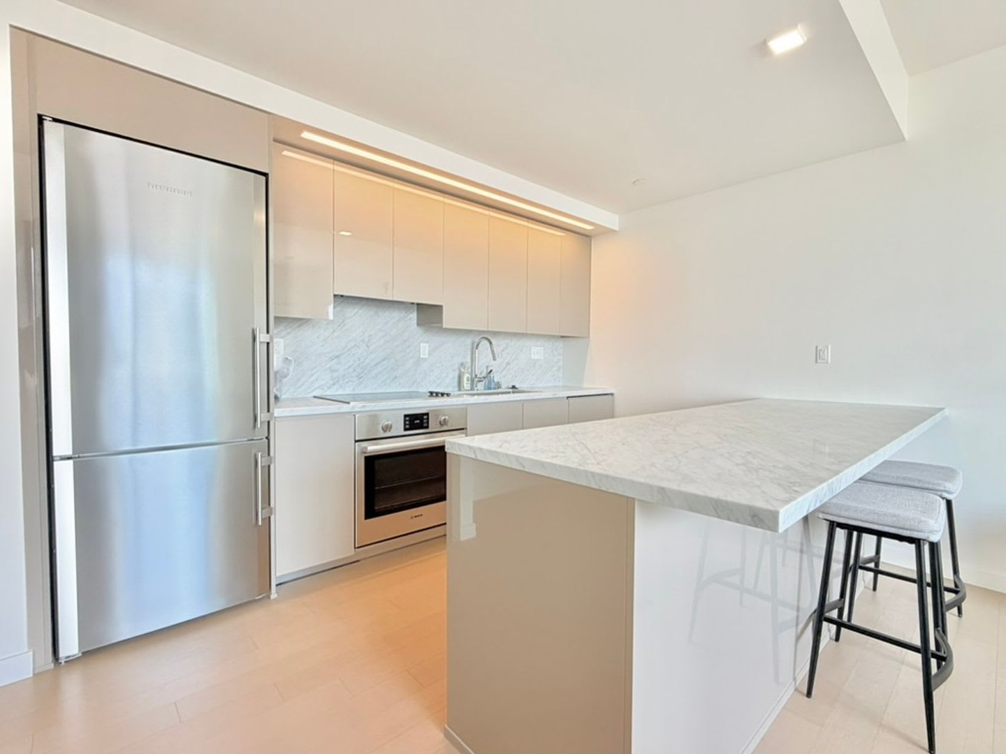 2 Bedroom 2 Bath Highrise – photo 3