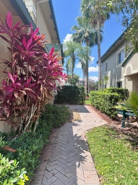 7842 Exeter Boulevard E – photo 1