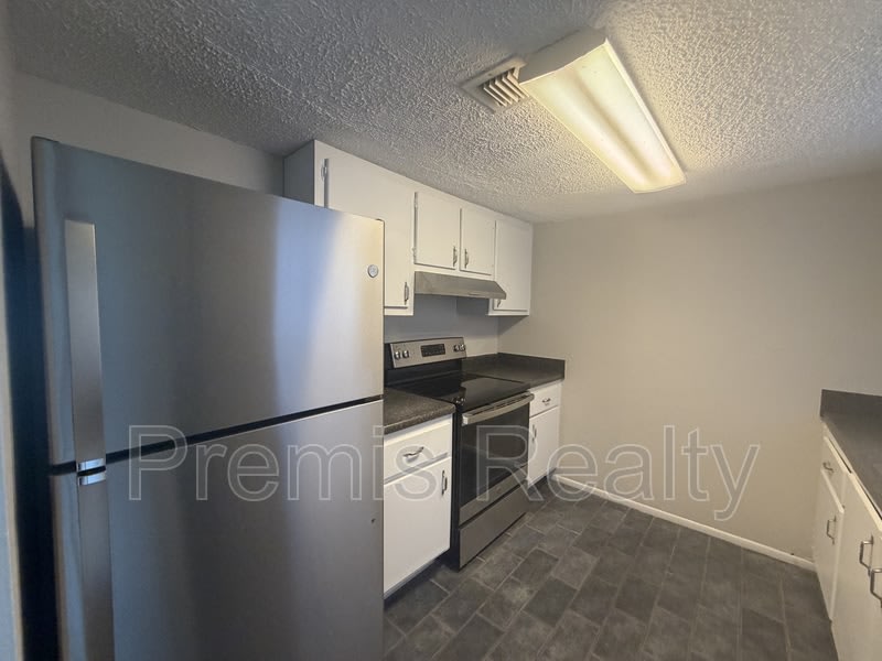 200 Country Club Drive 104 1 – photo 4