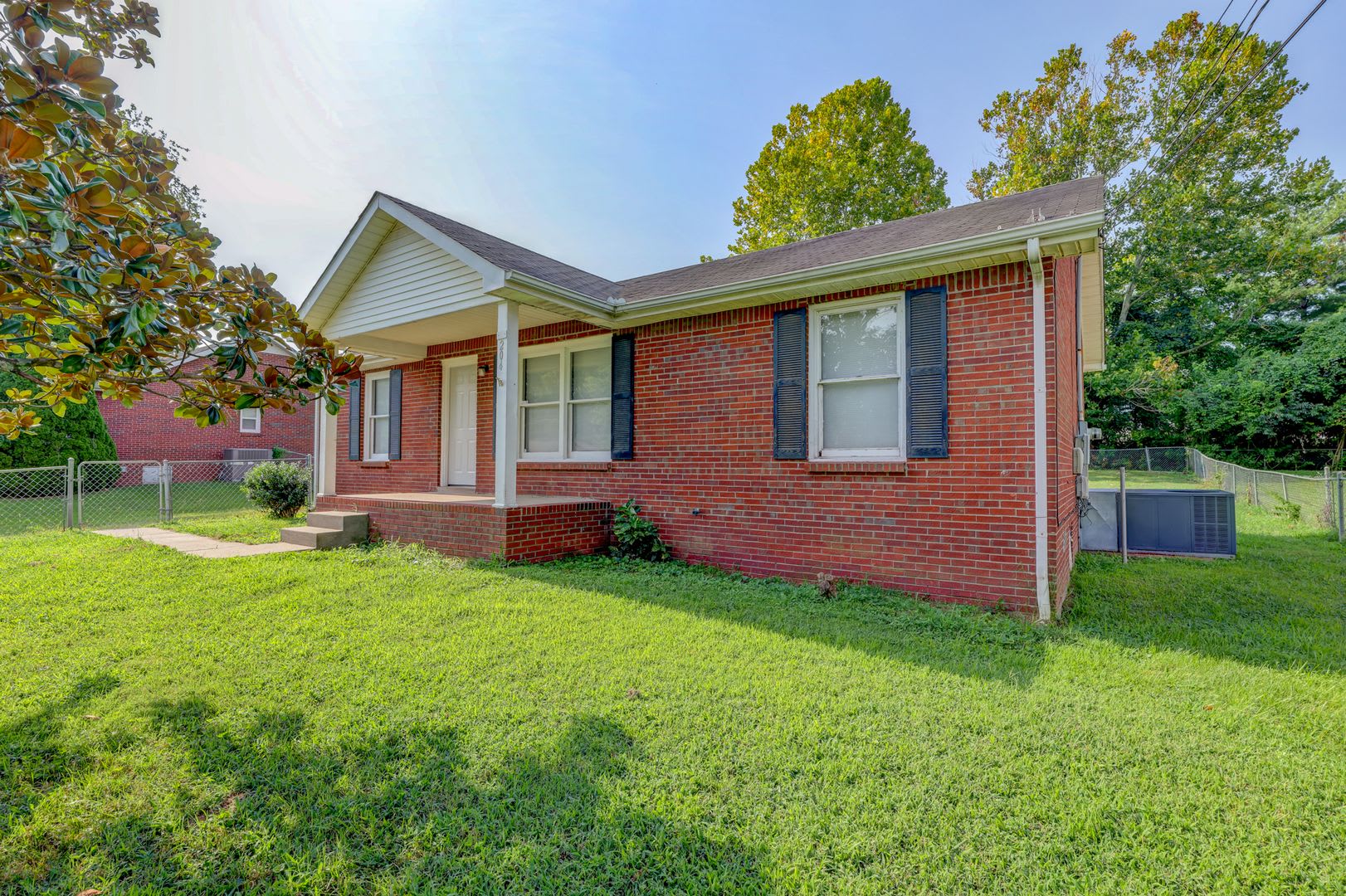 Sweet 3 bed 2 bath in PERFECT location at PERFECT price. – photo 3