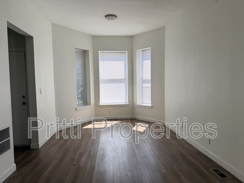 7432 South Maryland Avenue – photo 4