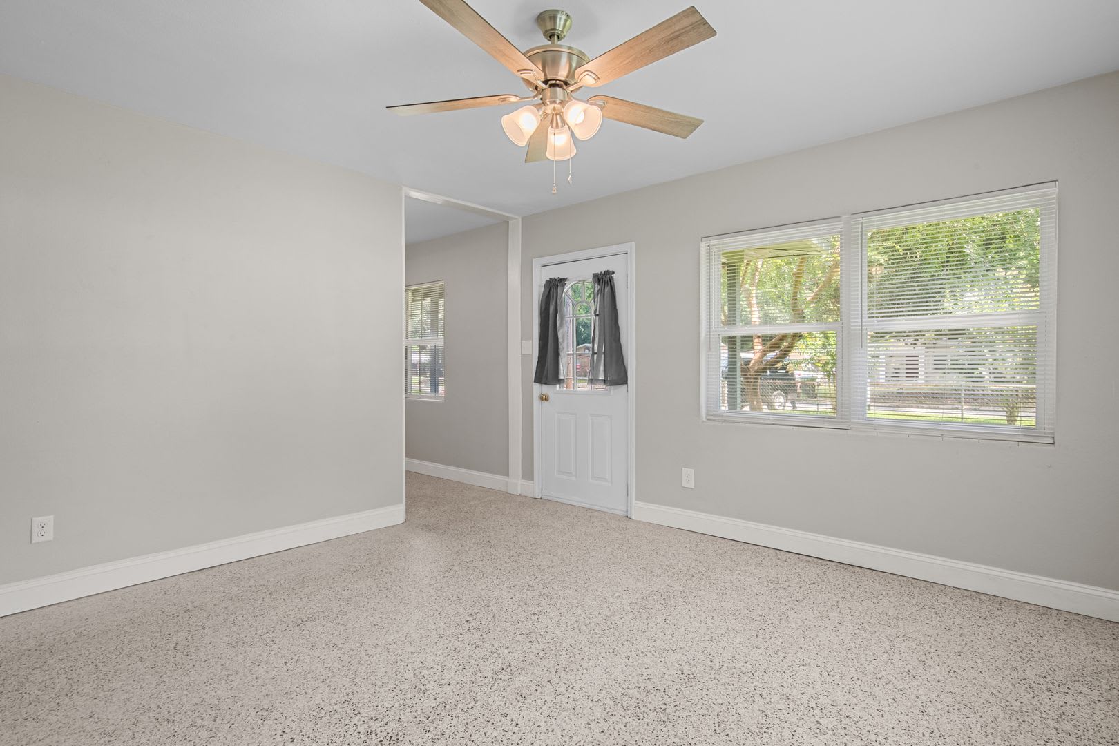 Freshly Remodeled 3 Bed Home in West Pensacola – photo 4