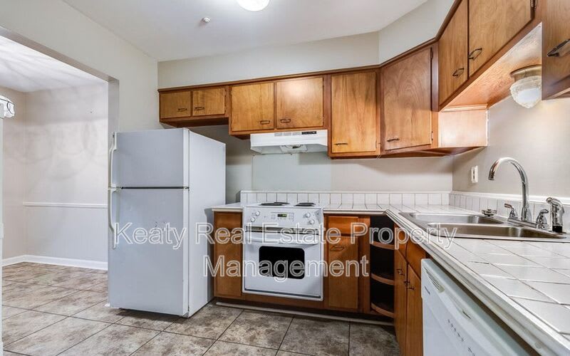 211 Versailles Boulevard – photo 3