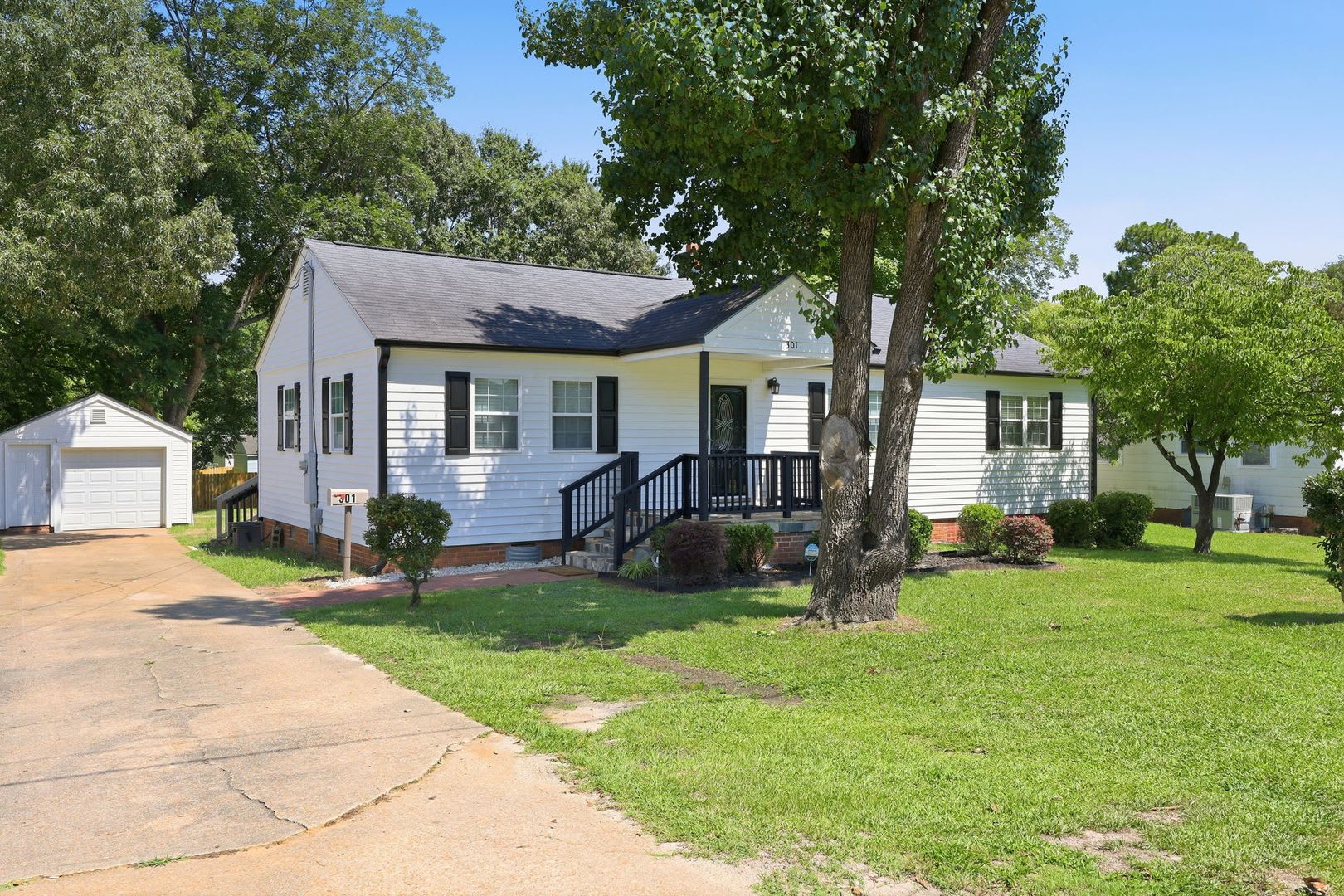 Modern Updates in this Classic 3bedroom/2 Bath Home in Erwin – photo 2