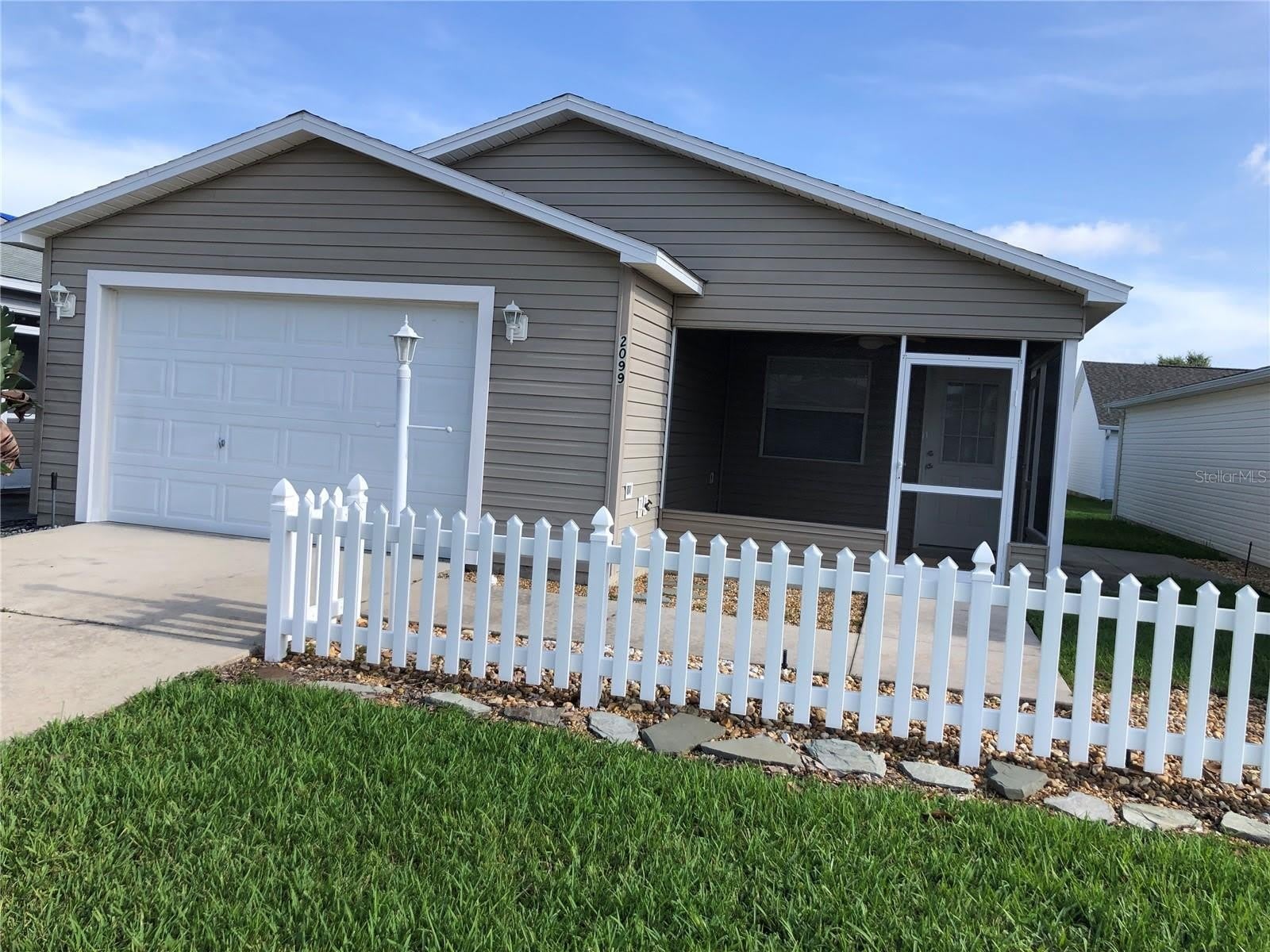 2099 BROYHILL Avenue – photo 2