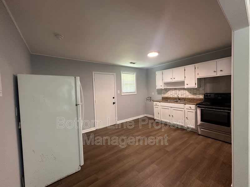1261 Thelbert Dr – photo 4