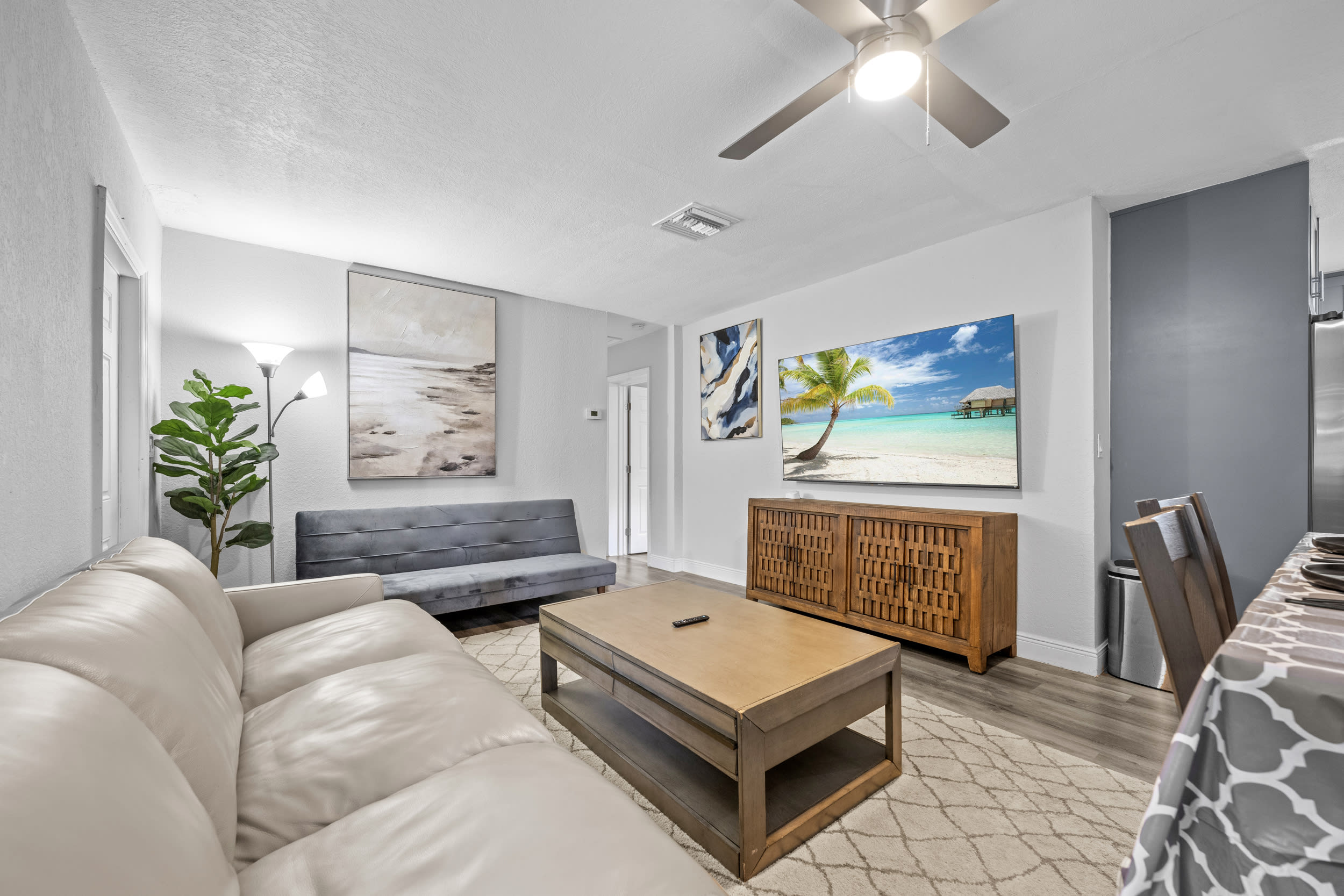 1208 Ne 5Th Ave – photo 2