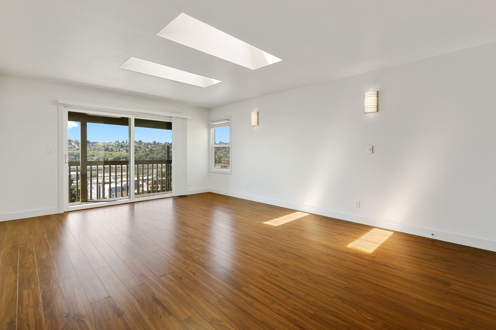 Queen Anne water view 3 bed 2 bath with den and 2 parking spaces – photo 5