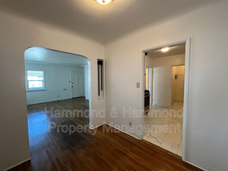 12243 Magnolia Blvd. – photo 5