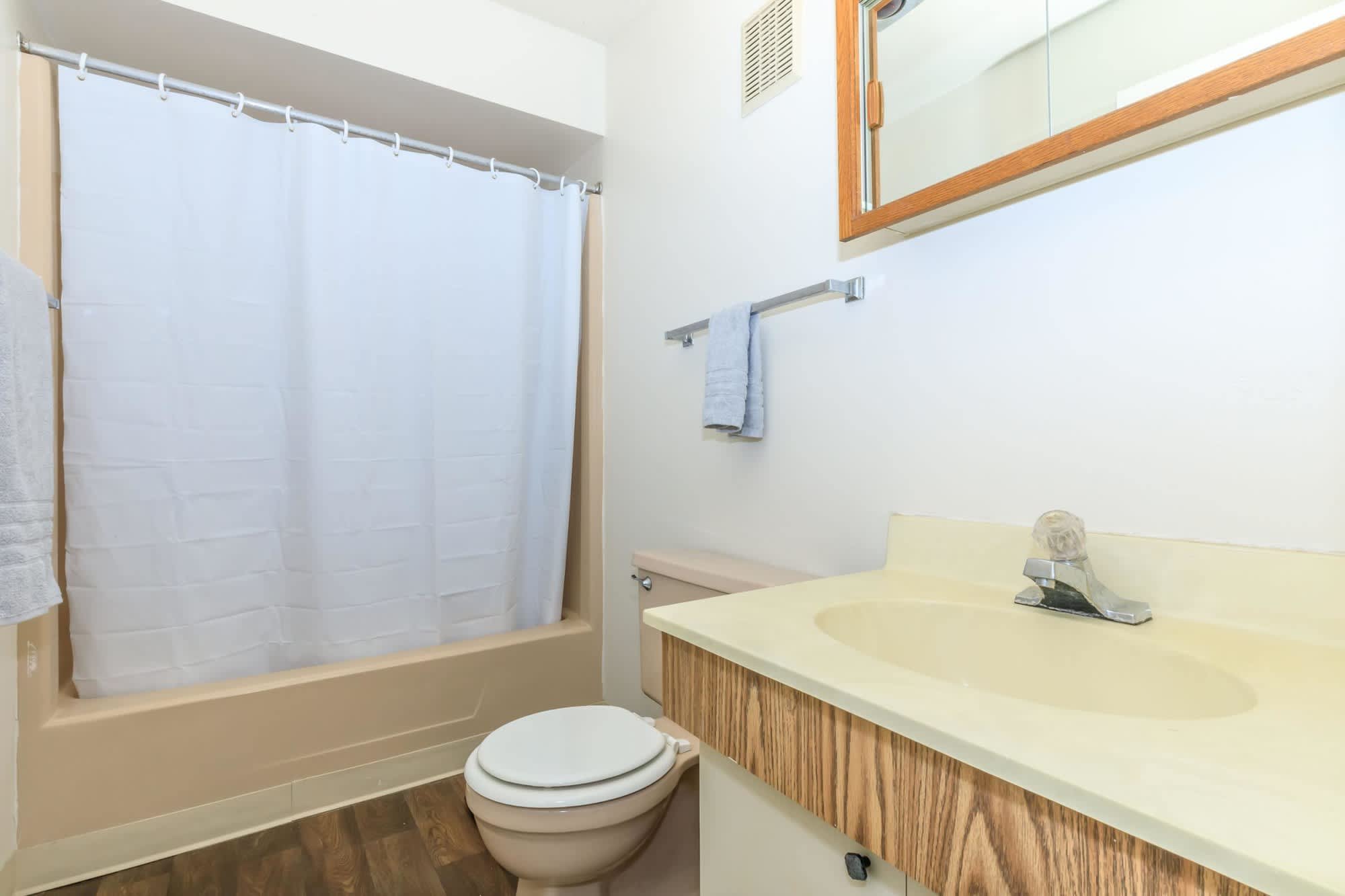 The Bluffs Apartments – photo 3