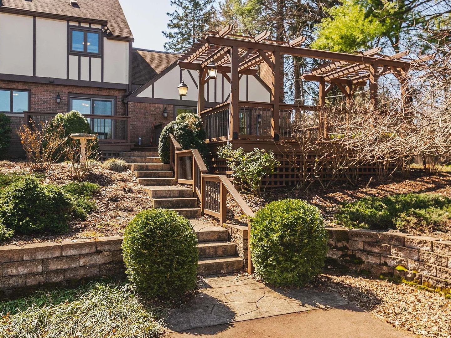 Large 5BR/3.5 Bath in Elm Heights. Available Now! – photo 2