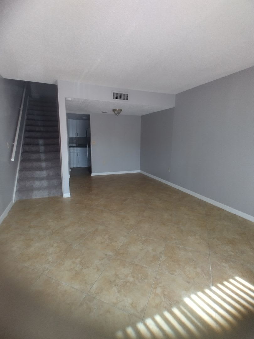 Cozy Upgraded 1Bedroom Condo – photo 3
