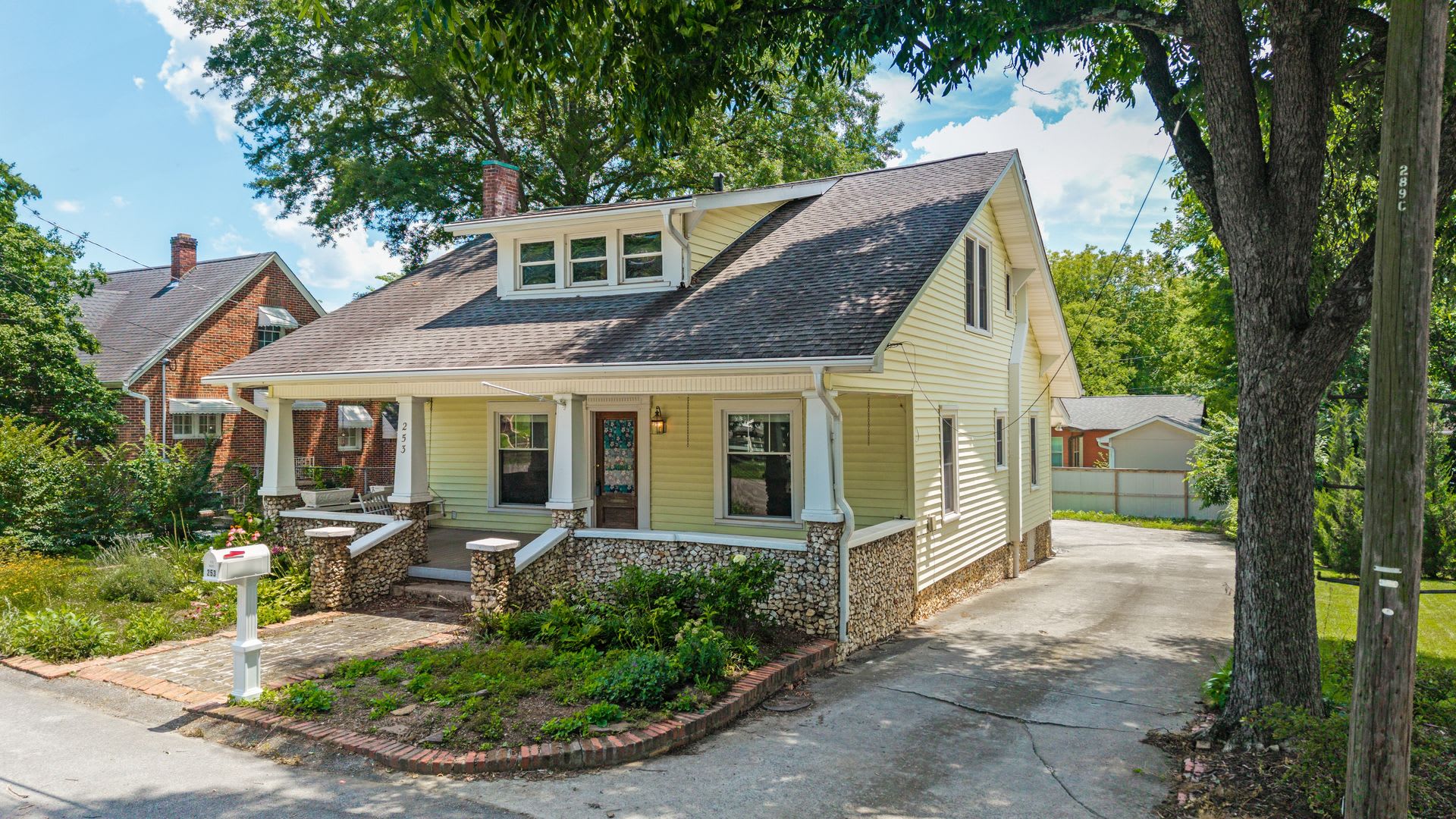 Historic Luxury Home Near Deer Park with Two-Car Garage – photo 1
