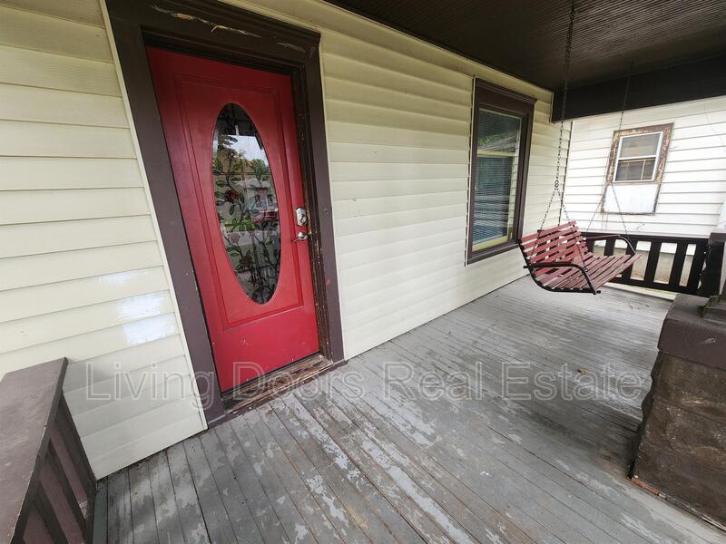 837 Peach St – photo 2