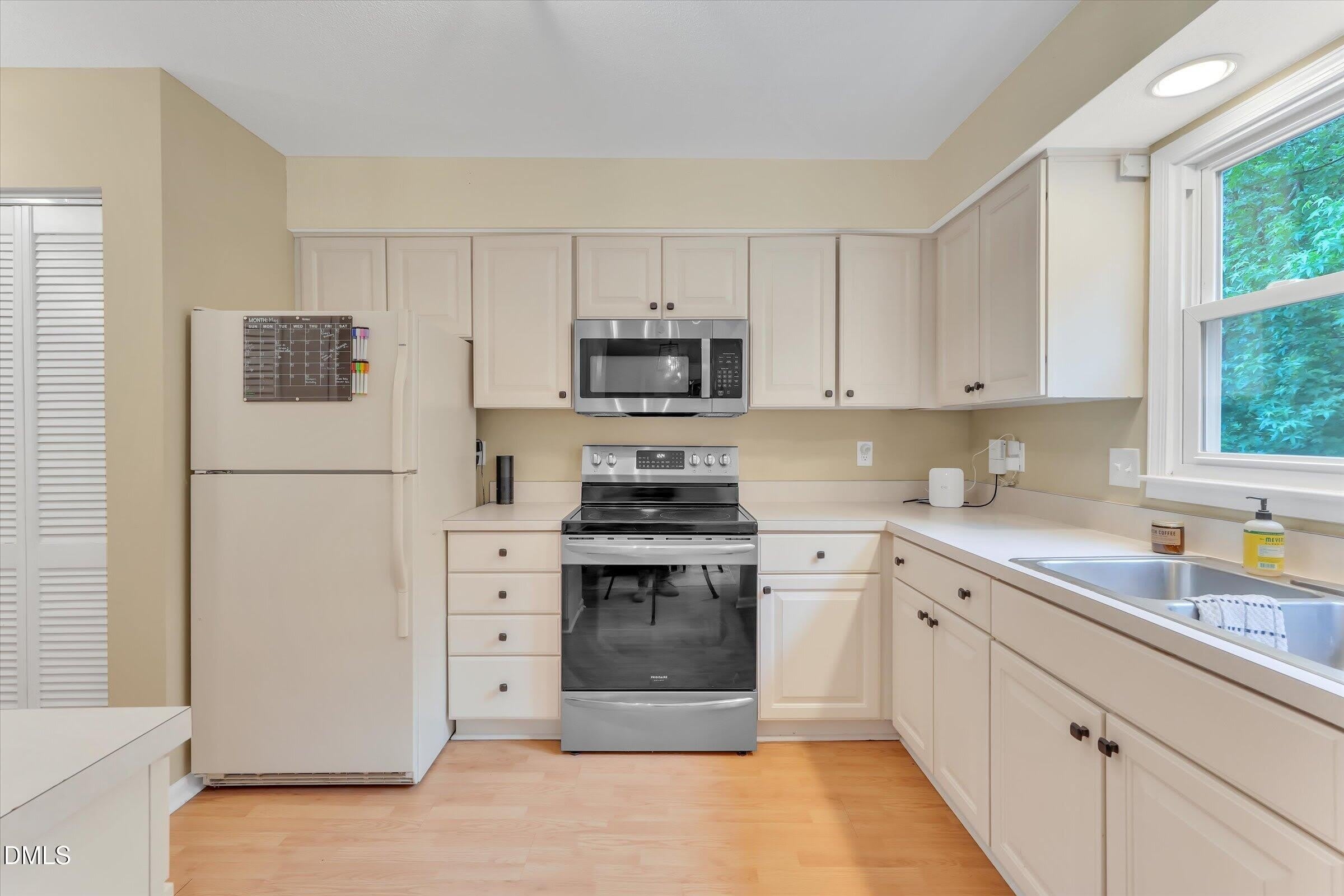 918 Hampshire Court – photo 4