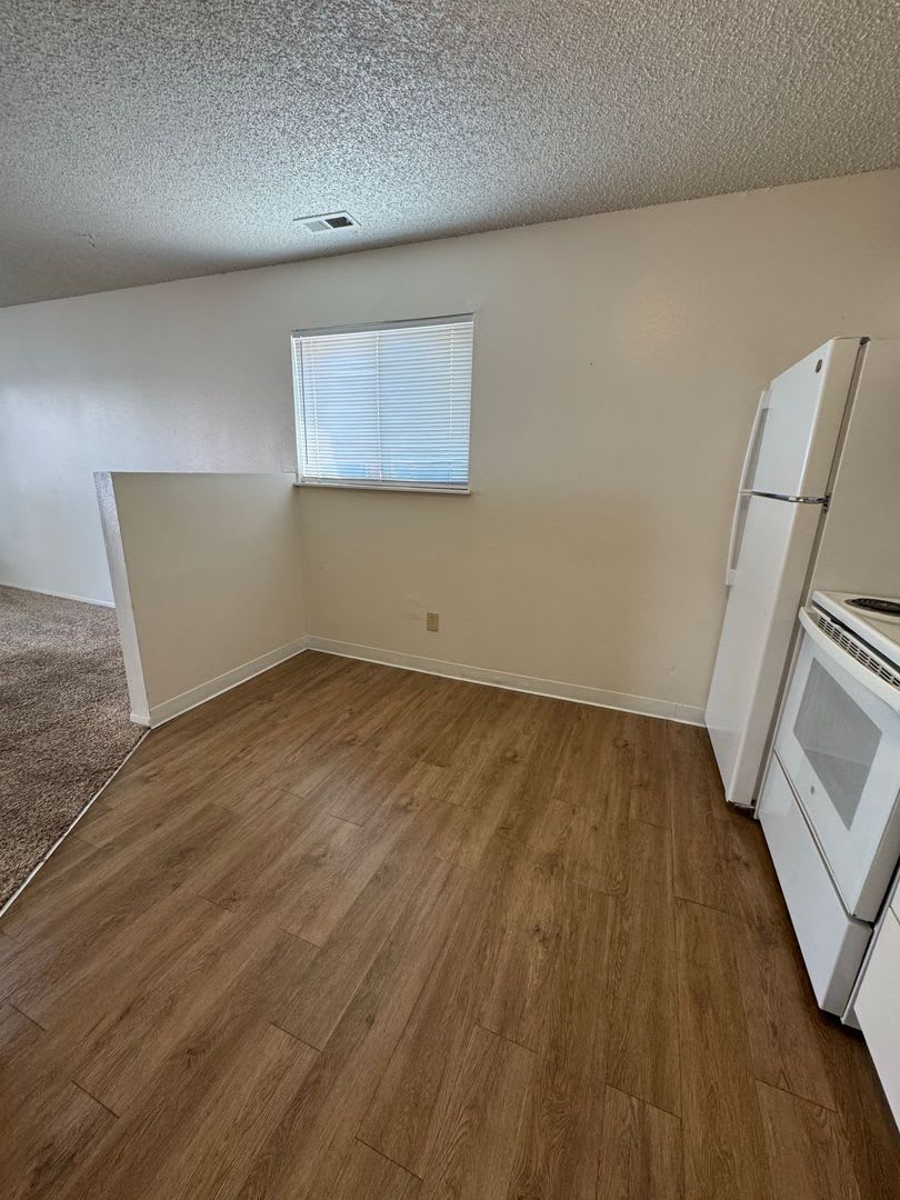 Cute 2 Bedroom Apartment for Rent on Provincial Drive – photo 5