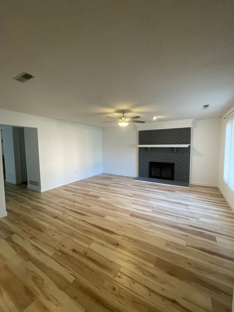 4 bed 3.5 bath Townhouse – photo 2
