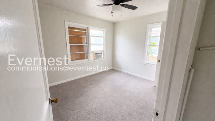 2833 Van Brunt Boulevard – photo 5