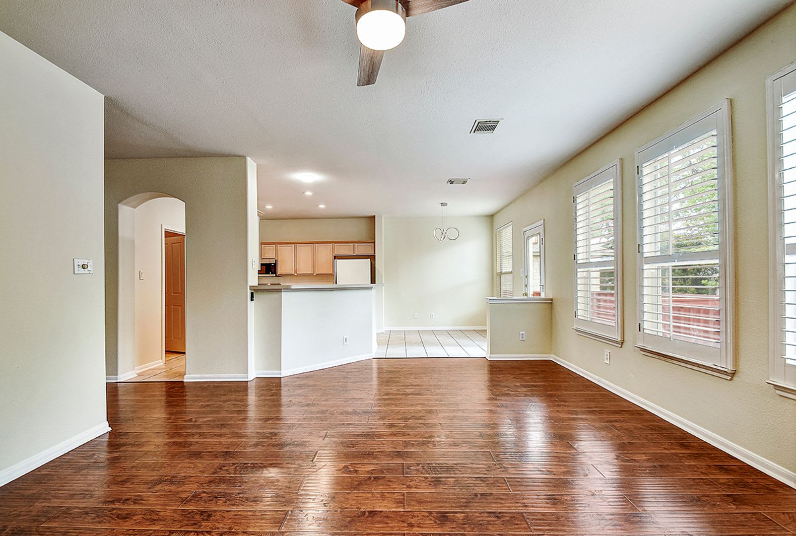 Beautiful And Impeccably Maintained Traditional Home Located In The Highly Desirable Waters At Canyon Springs Community – photo 5