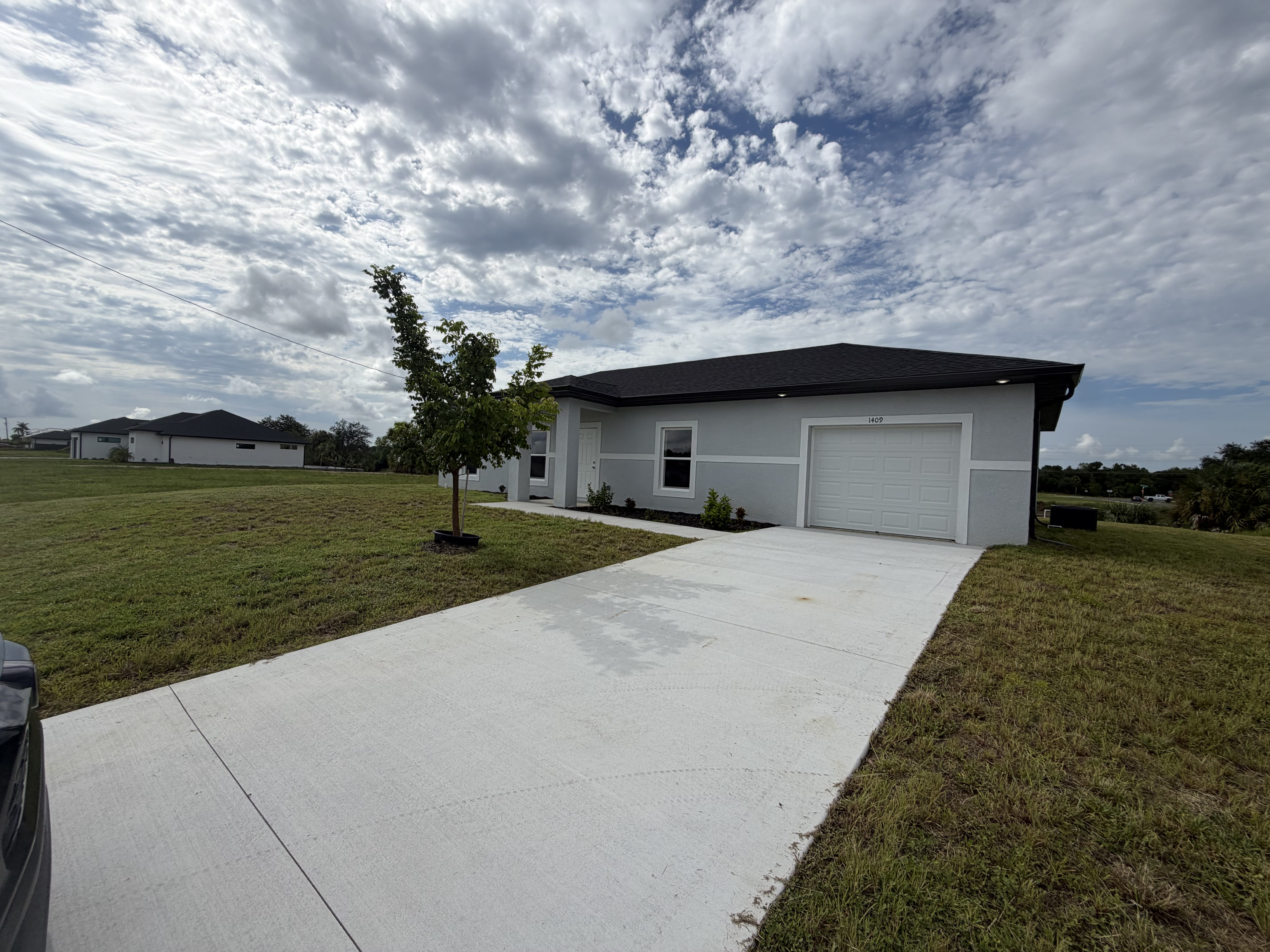 1409 Ne 23rd St – photo 1