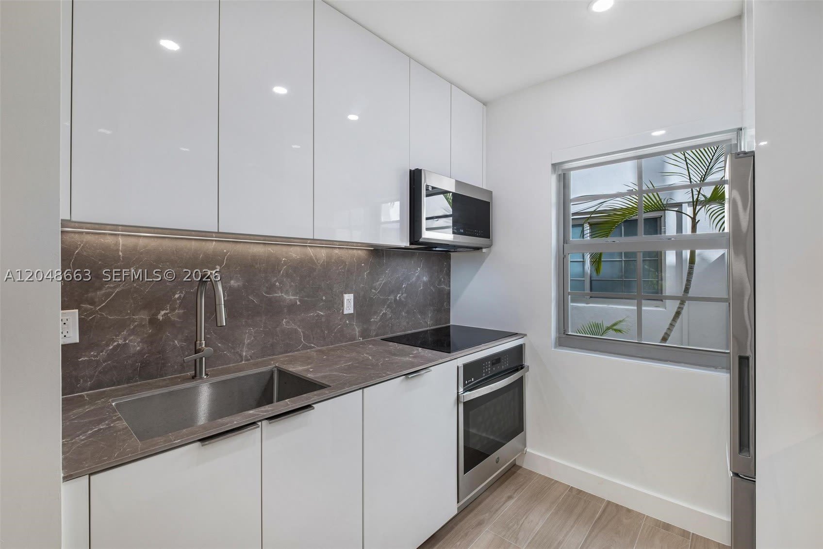 1610 Michigan Ave – photo 2