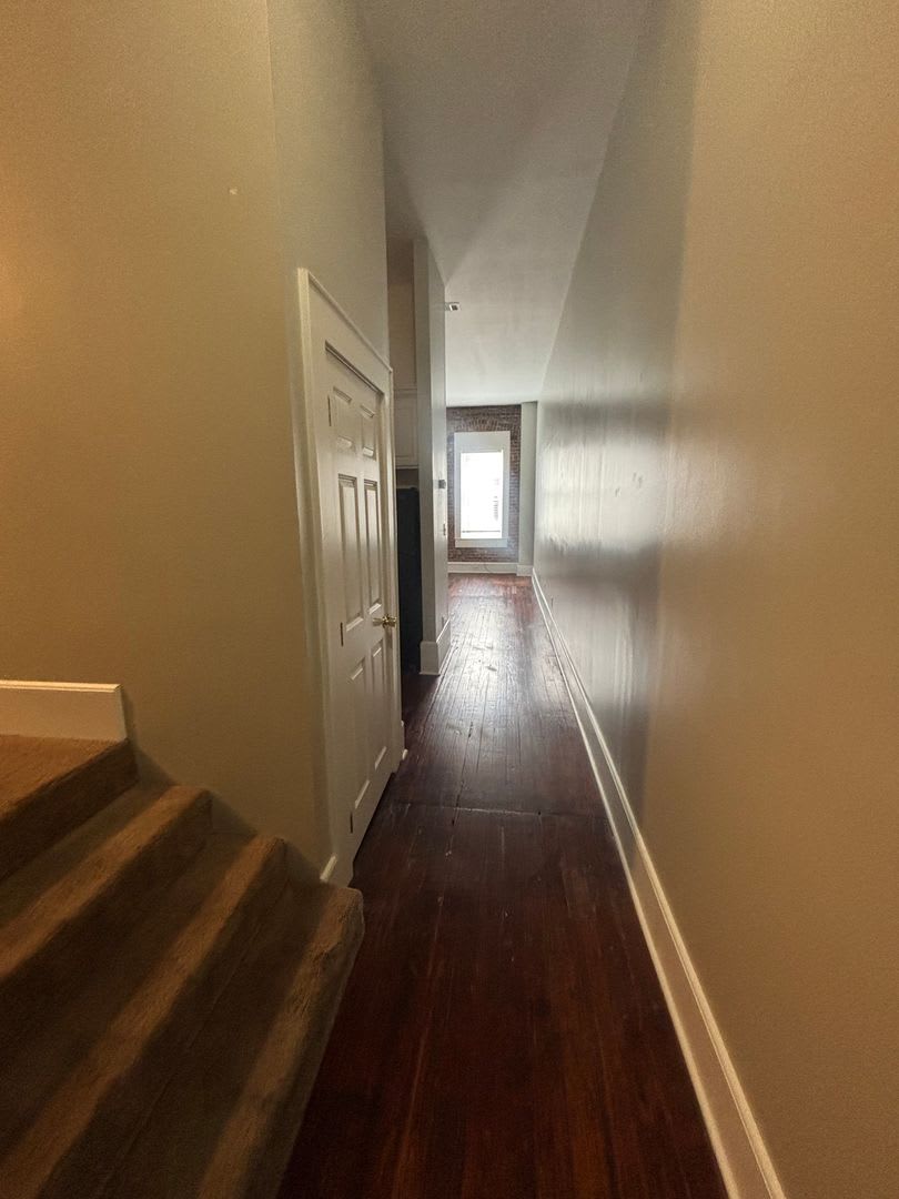 Cute Upstairs Down Town Apartment! – photo 2