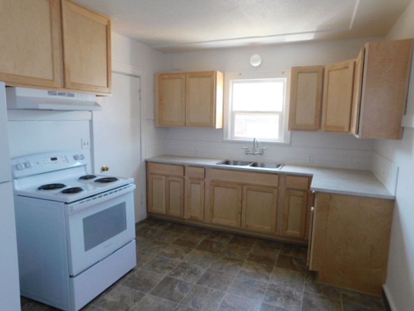 4Bd 1Ba Two Story Home For Viewing – photo 4