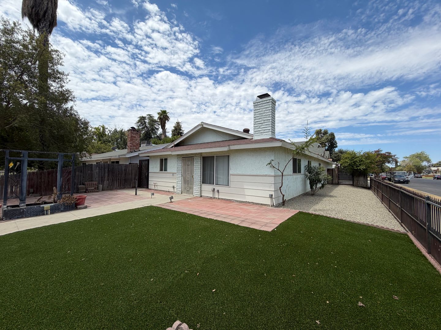 Adorable Home in Oleander Area! – photo 1