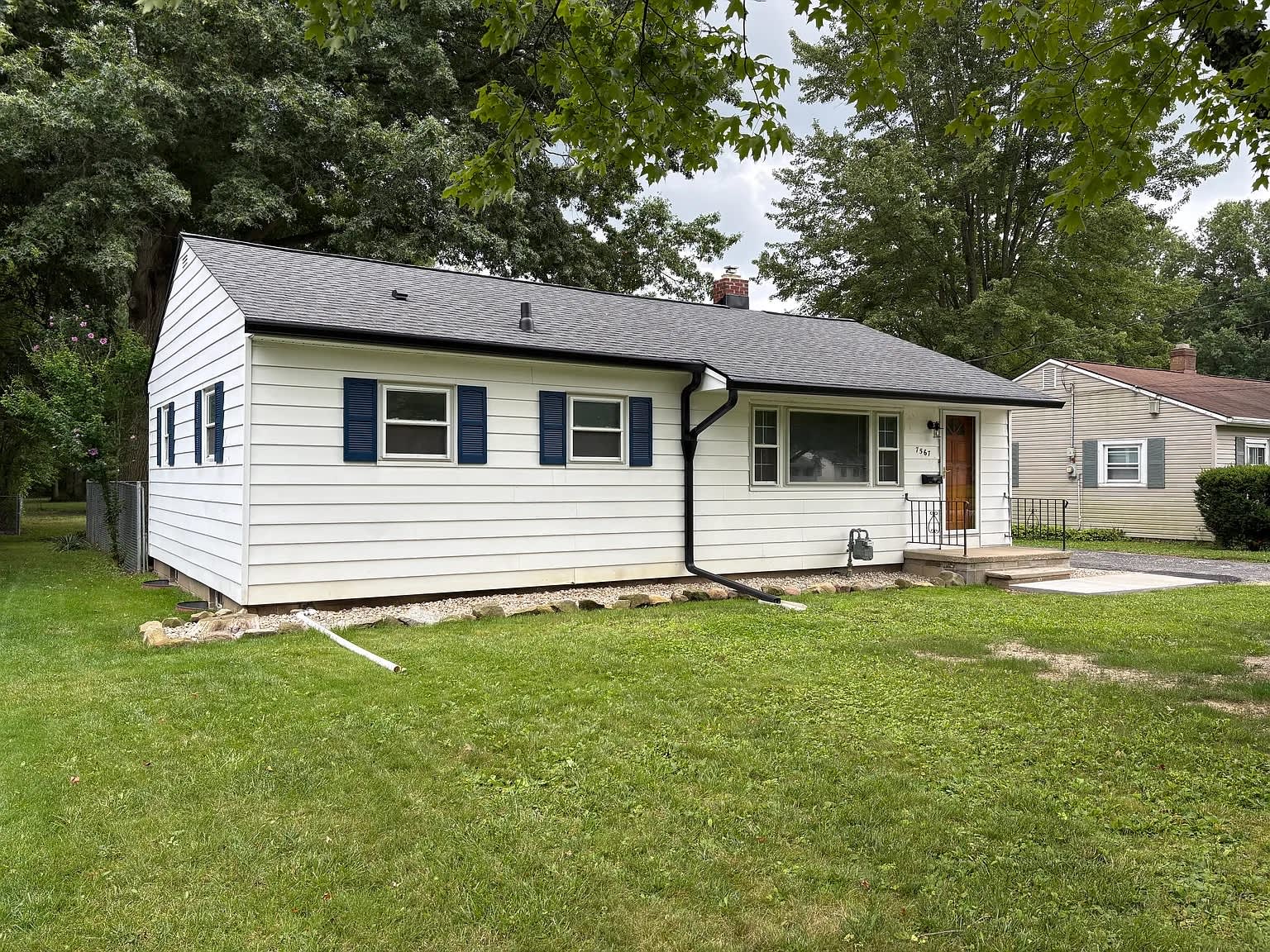 7567 Inland Drive – photo 2