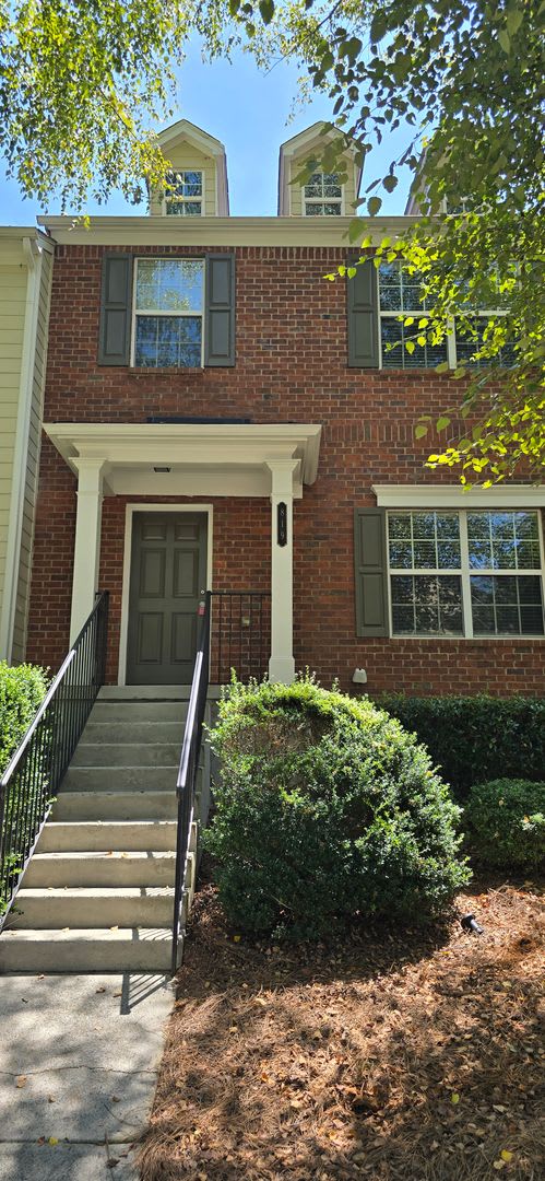 Prime Woodstock Location – photo 3